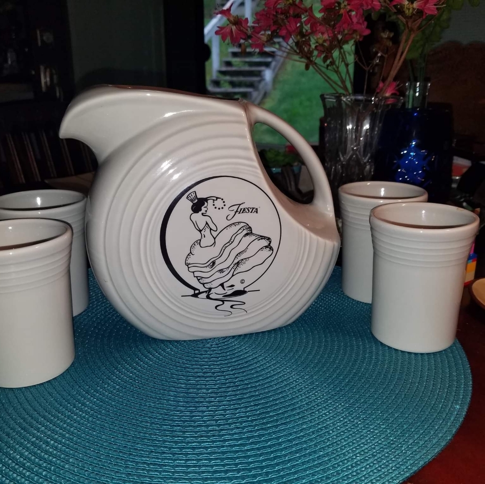 Fiesta Ware Pitcher w 4 tumblers